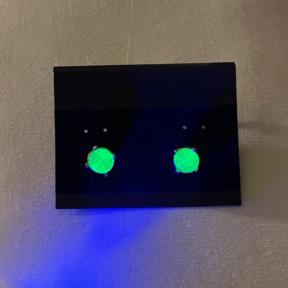 Beautiful vintage Uranium glass stud earrings.
